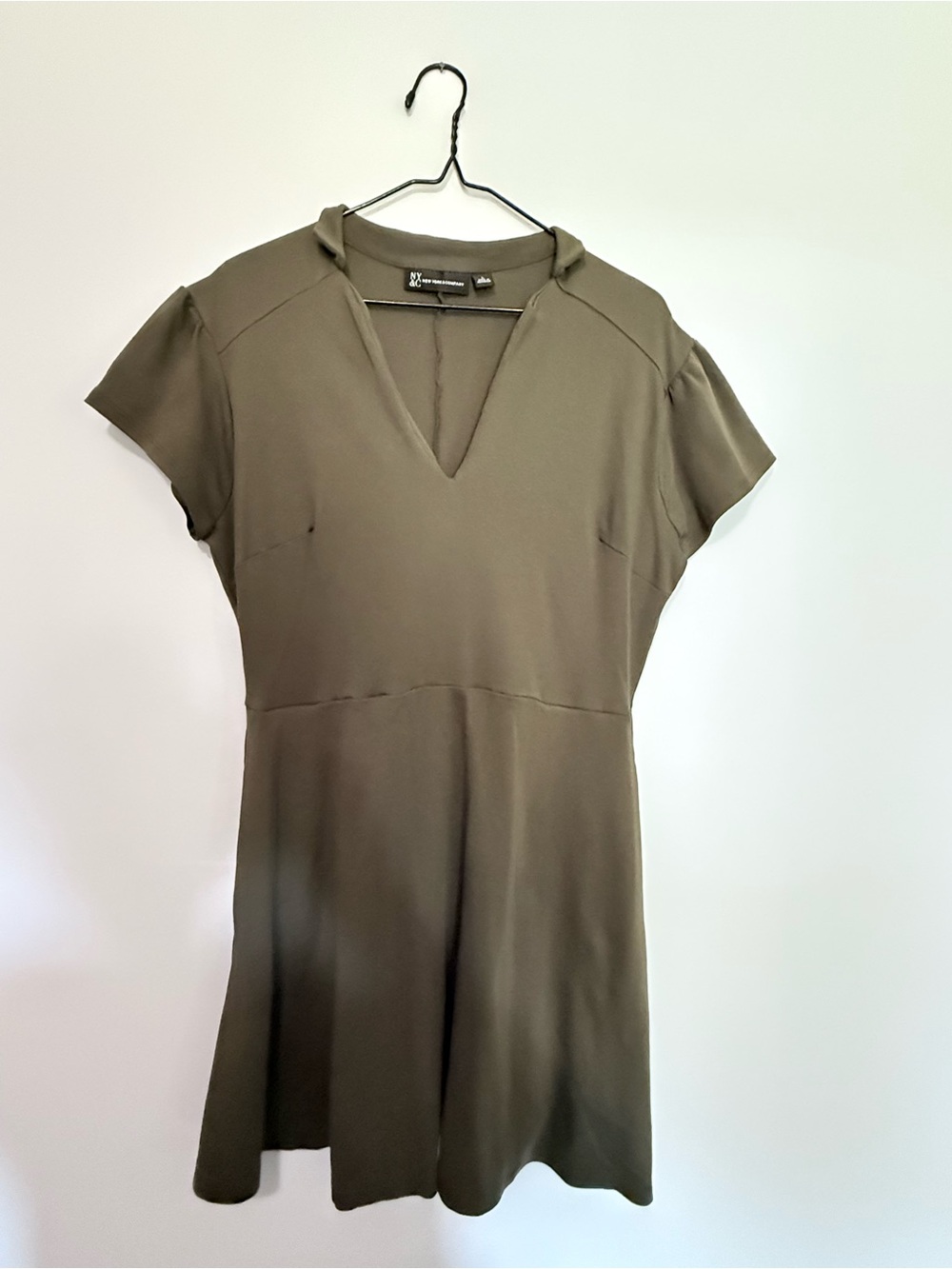 New York & Company Size L Olive V-Notch Short Sleeve Mini Dress